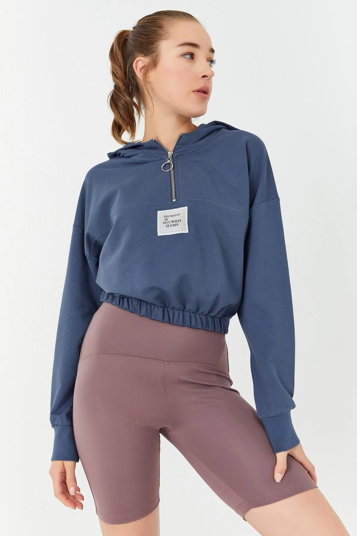 beli büzgülü kapüşonlu yarim fermuarli rahat form kadin crop top sweatshirt - 97155