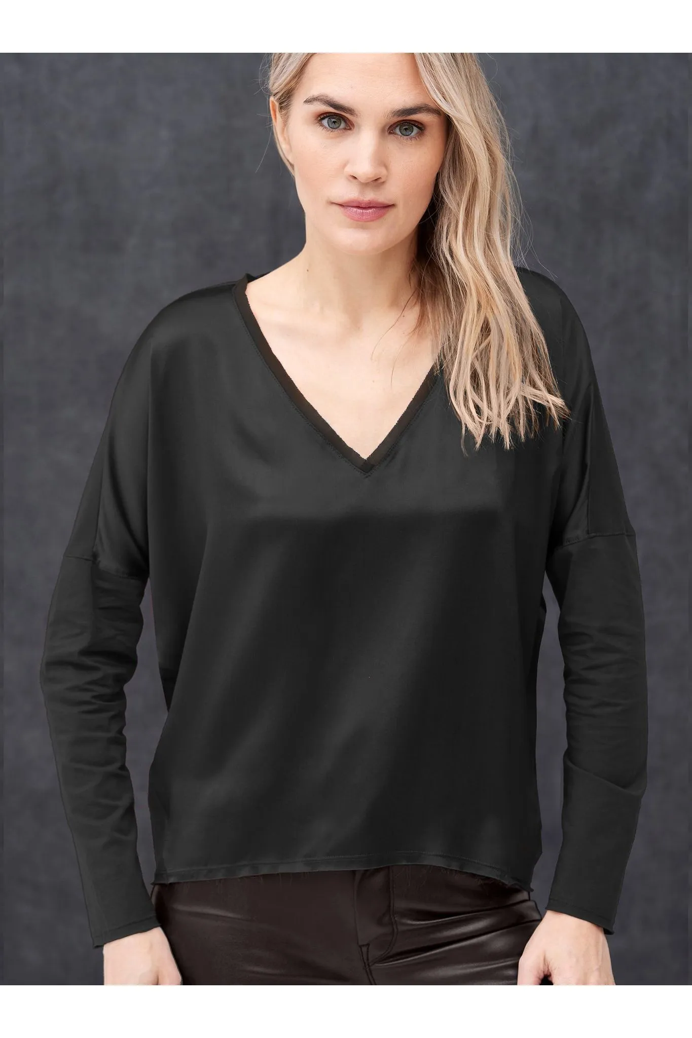 go by Go Silk Go Cutting Wedge Top T1743 | Black