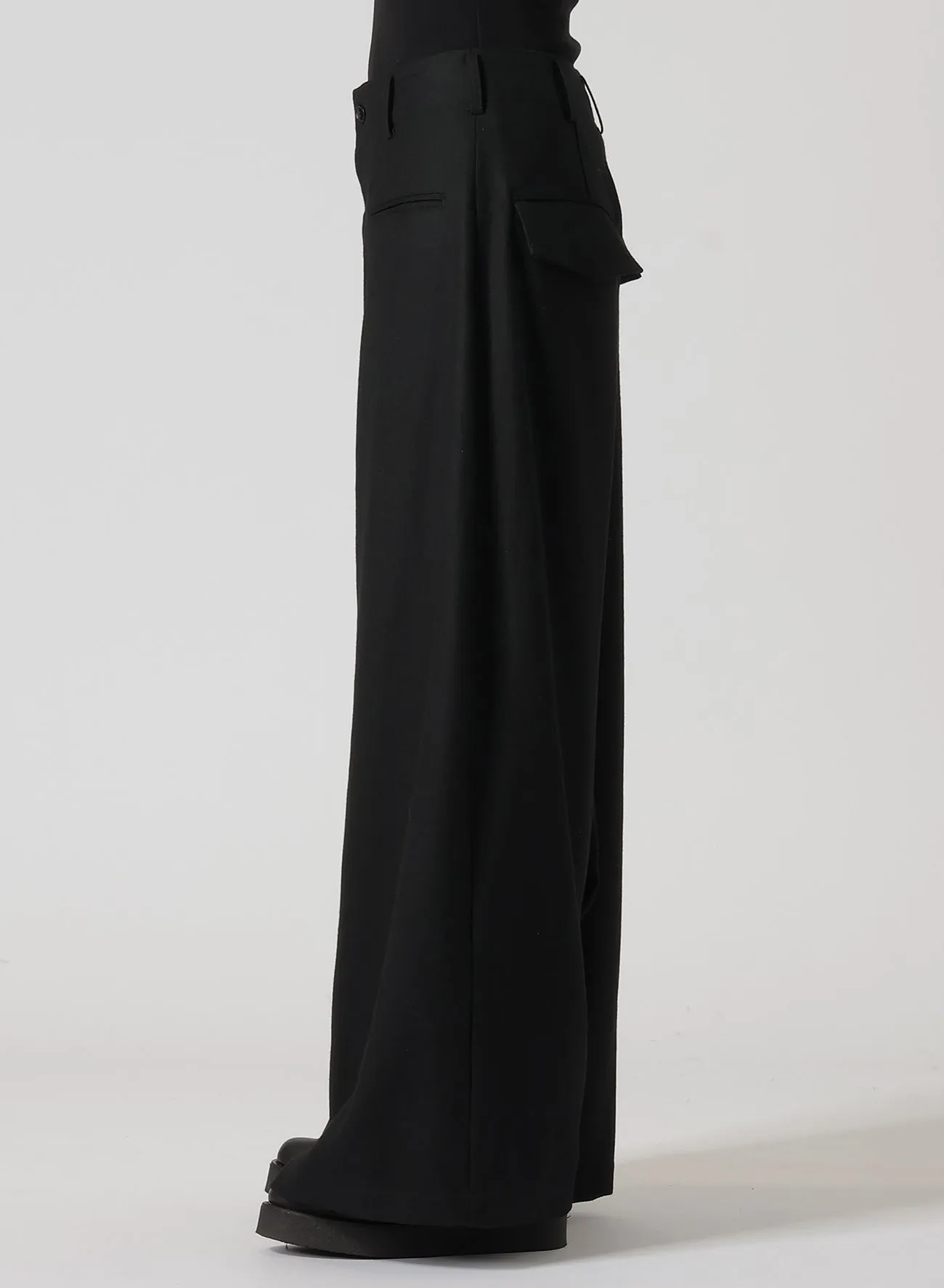 SAXONY R-BACKSIDE FLARE WIDE PANTS